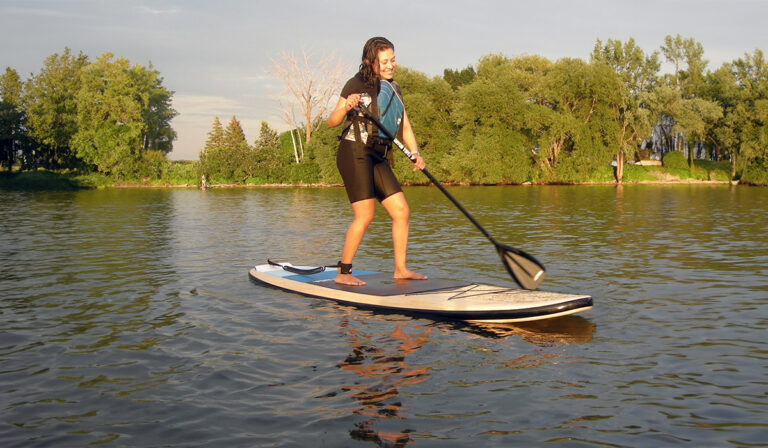 Cet été à Montréal, initiez-vous gratuitement à la planche à pagaie et au kayak de mer!